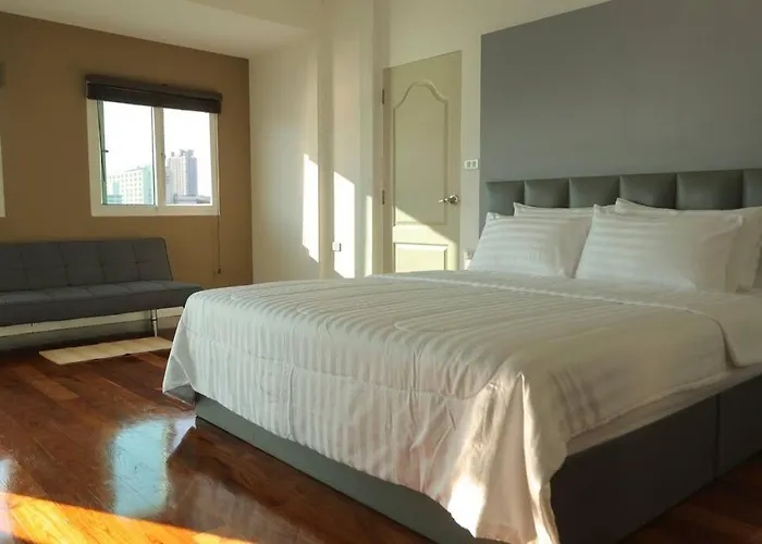 Chao Phraya Riverfront House Baan Rimphraya Дом отдыха Бангкок