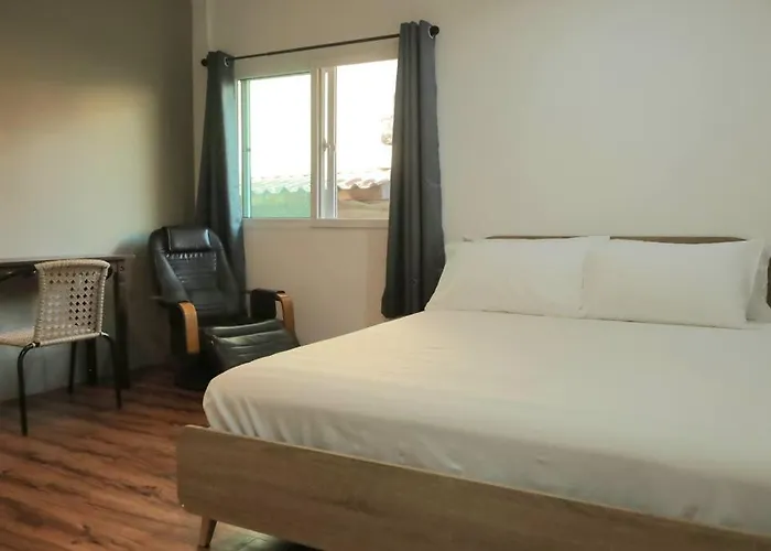 Chao Phraya Riverfront House Baan Rimphraya Дом отдыха *