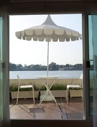 Chao Phraya Riverfront House Baan Rimphraya Дом отдыха
