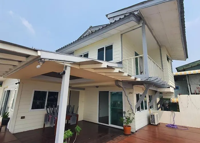Chao Phraya Riverfront House Baan Rimphraya Дом отдыха *