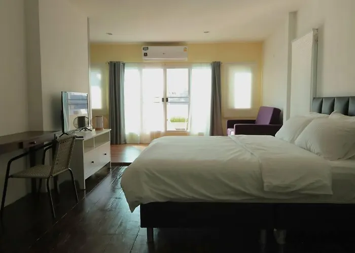 Chao Phraya Riverfront House Baan Rimphraya Дом отдыха