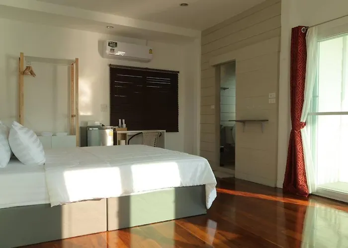 Chao Phraya Riverfront House Baan Rimphraya *