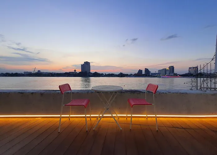 Casa de férias Chao Phraya Riverfront House Baan Rimphraya Banguecoque