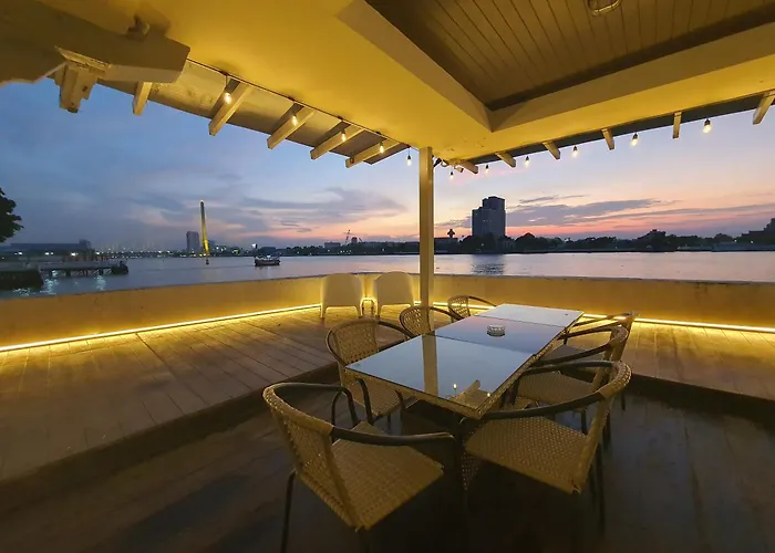 Chao Phraya Riverfront House Baan Rimphraya Дом отдыха