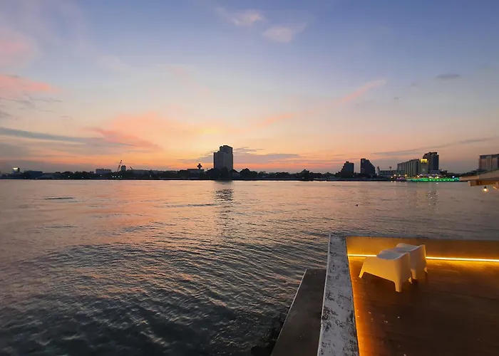 Chao Phraya Riverfront House Baan Rimphraya Дом отдыха *