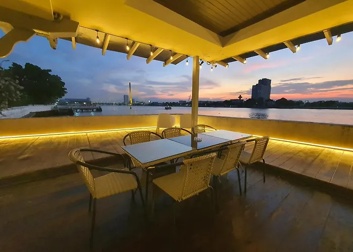 Chao Phraya Riverfront House Baan Rimphraya Дом отдыха *
