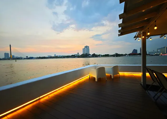 Chao Phraya Riverfront House Baan Rimphraya Дом отдыха