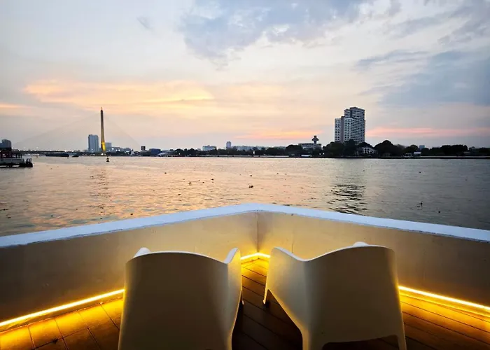 Chao Phraya Riverfront House Baan Rimphraya Дом отдыха Бангкок