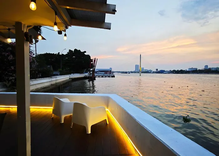 Chao Phraya Riverfront House Baan Rimphraya Дом отдыха